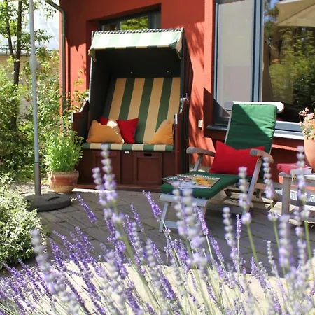 Strandbusch Apartment *